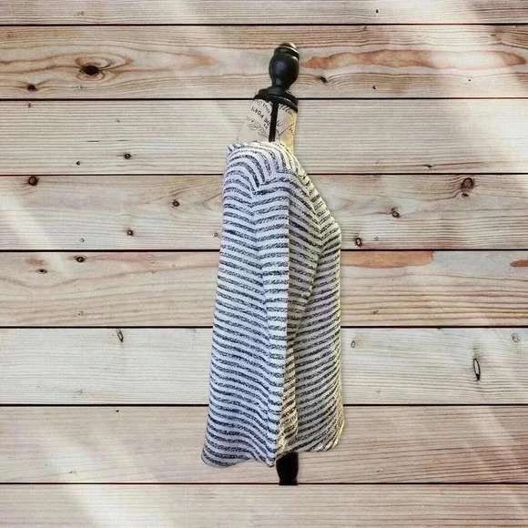 LOFT BLACK AND WHITE LIGHT SWEATER SIZE LARGE WITH STRIPES - Picture 6 of 6